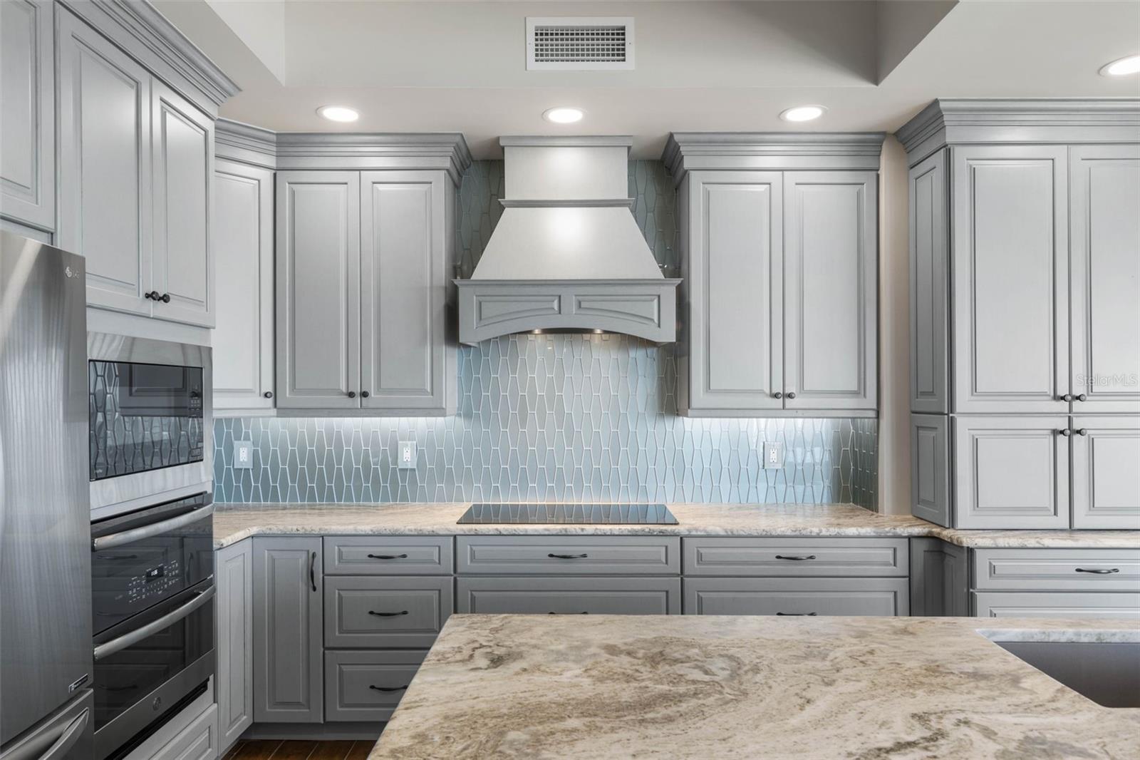 Image 18 of 87 For 85 Avenue De La Mer  603