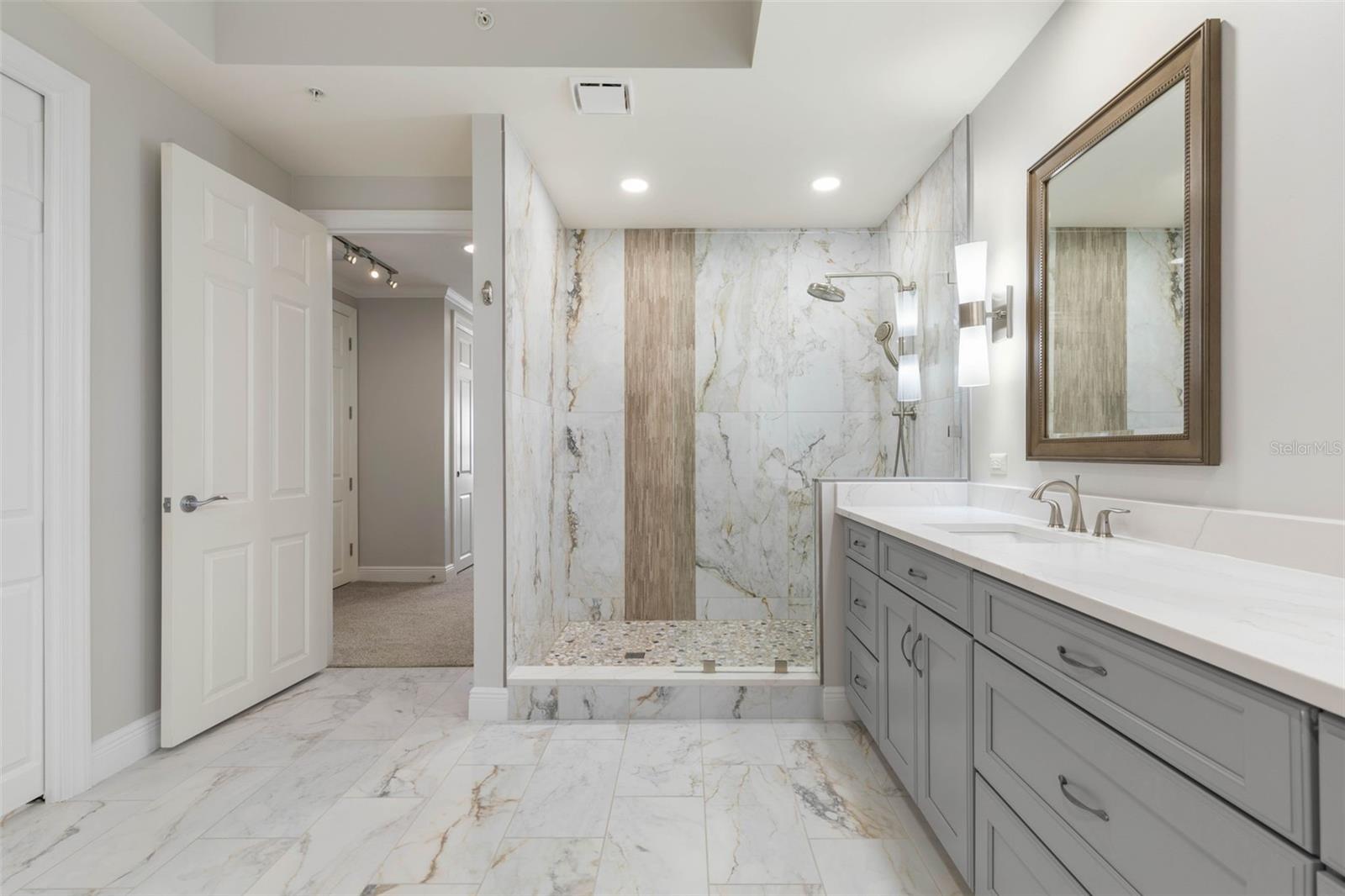 Image 32 of 87 For 85 Avenue De La Mer  603