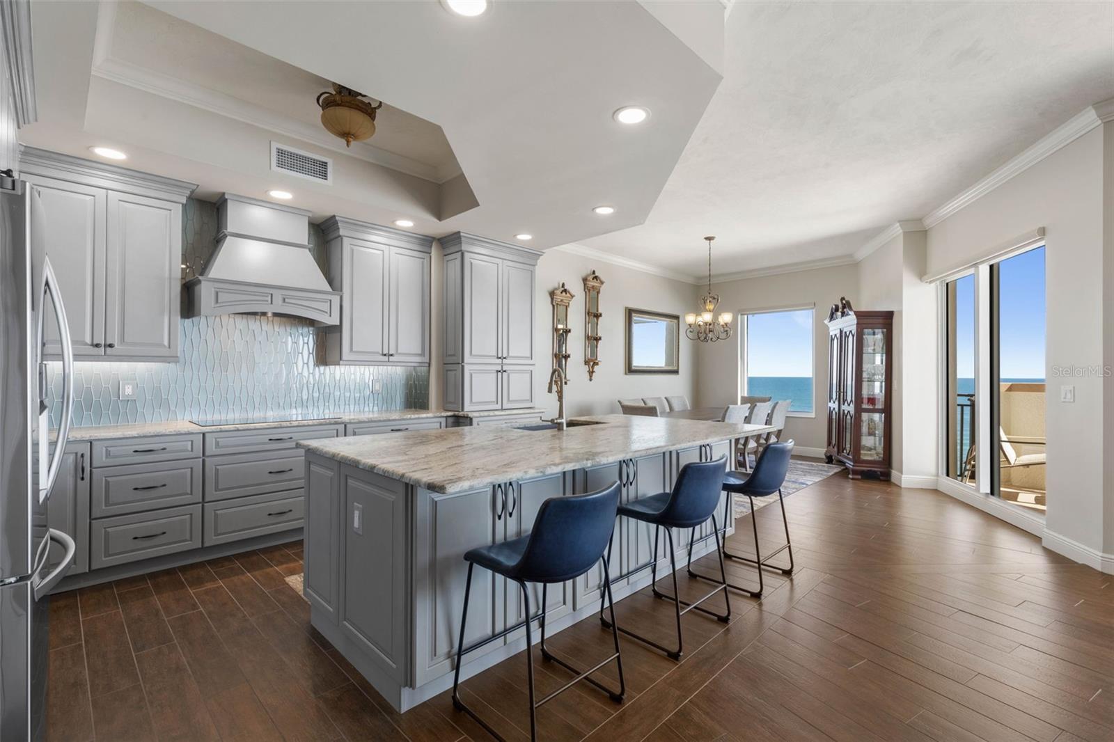 Image 5 of 87 For 85 Avenue De La Mer  603