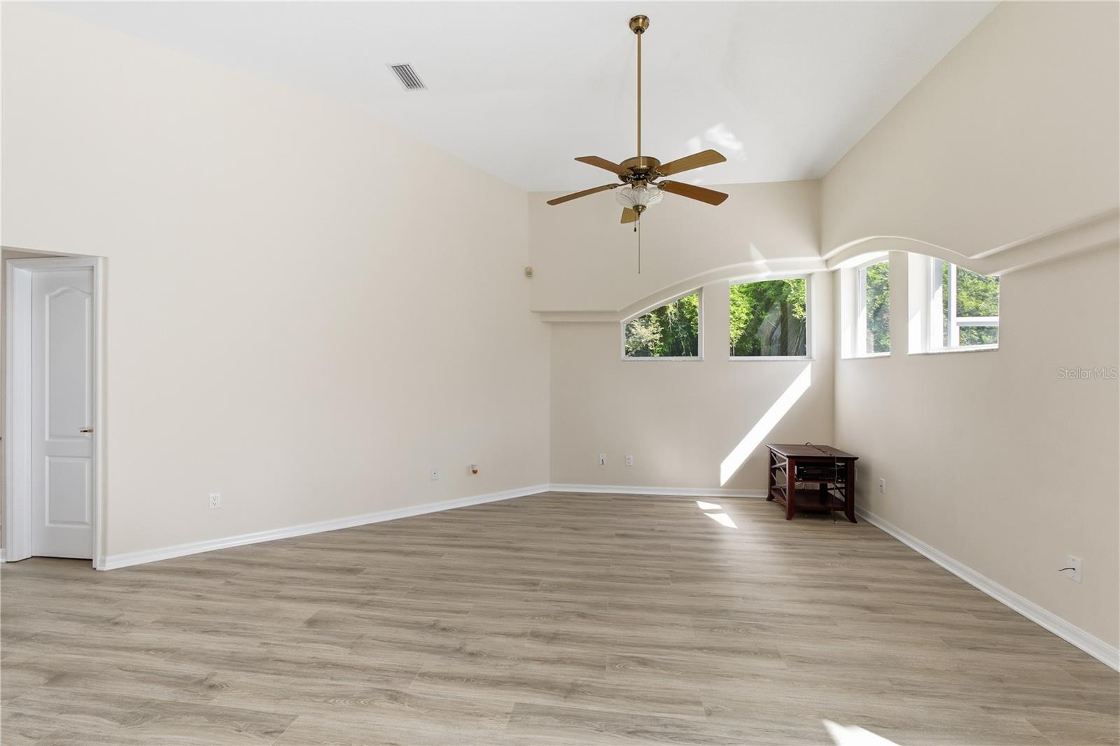 Image 16 of 51 For 9 Ibis Court S