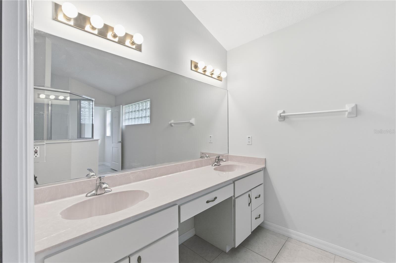 Image 28 of 51 For 9 Ibis Court S