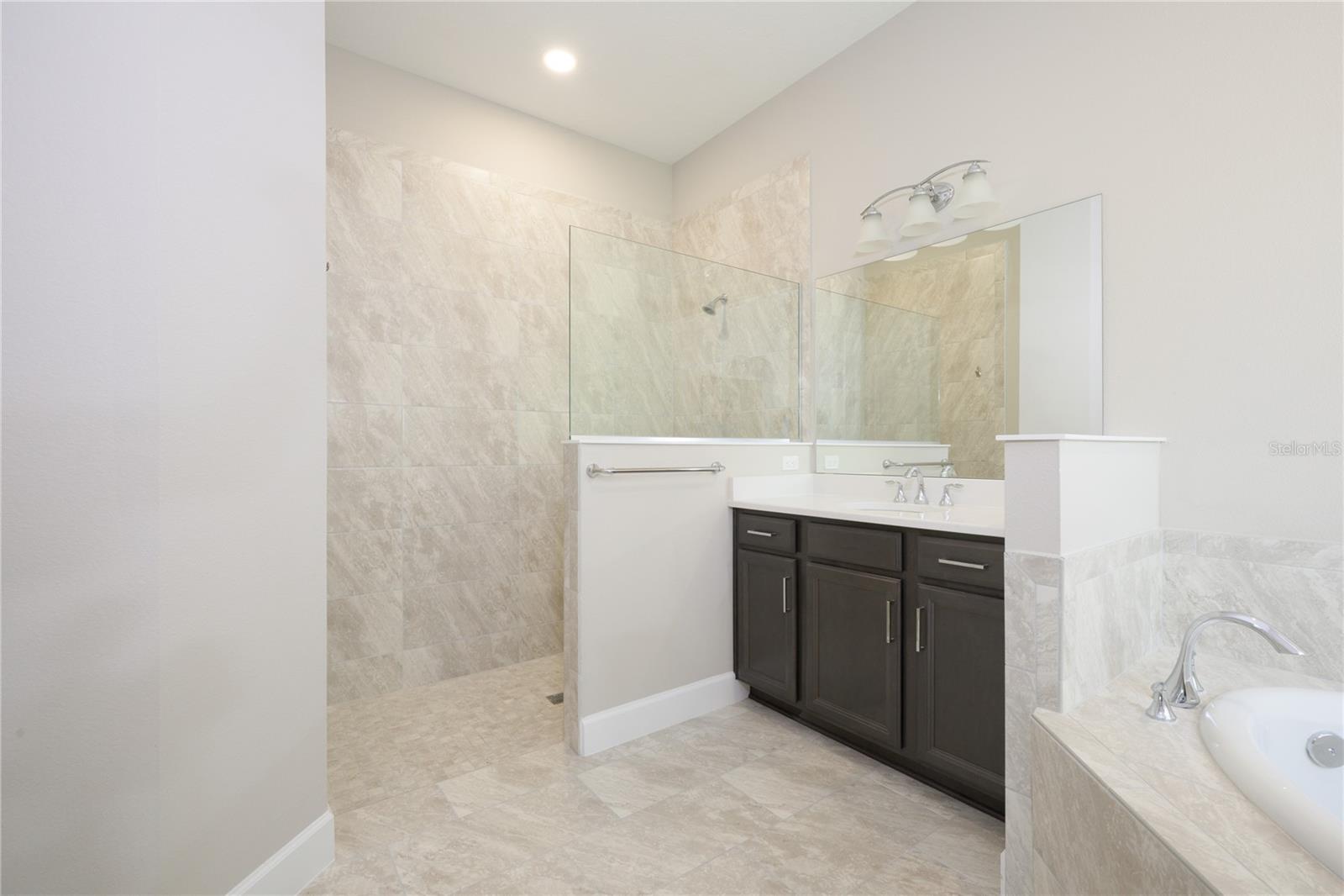 Image 20 of 62 For 27 Riverwalk Drive