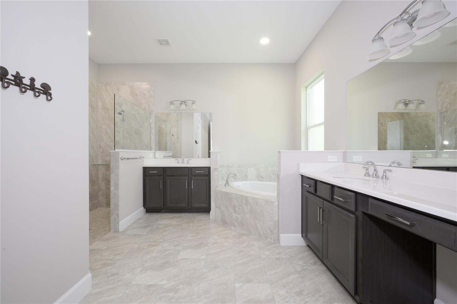 Image 21 of 62 For 27 Riverwalk Drive