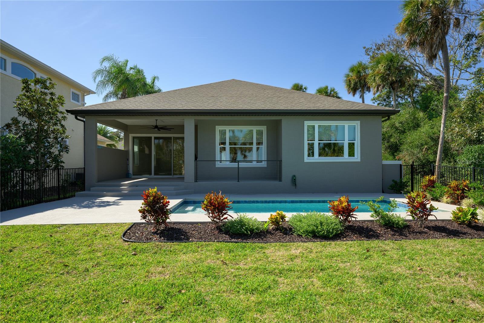 Image 36 of 62 For 27 Riverwalk Drive