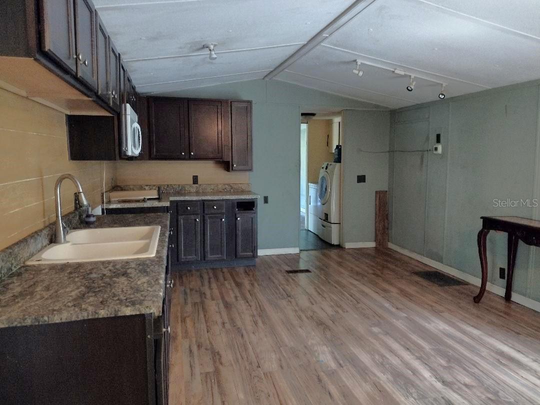 Image 4 of 17 For 2311 Hazelnut Street