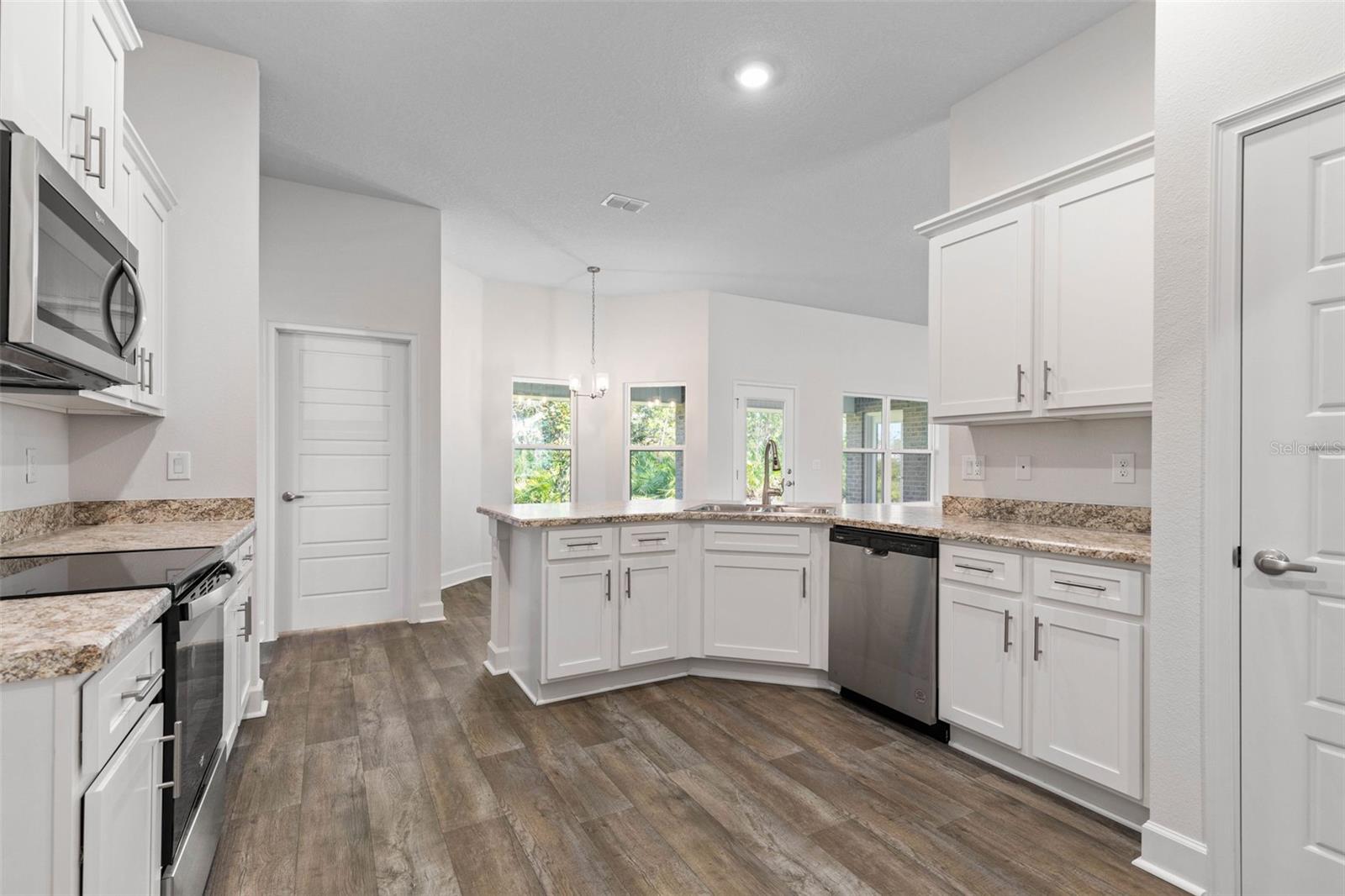 Image 10 of 43 For 2 Zinzendorf Place