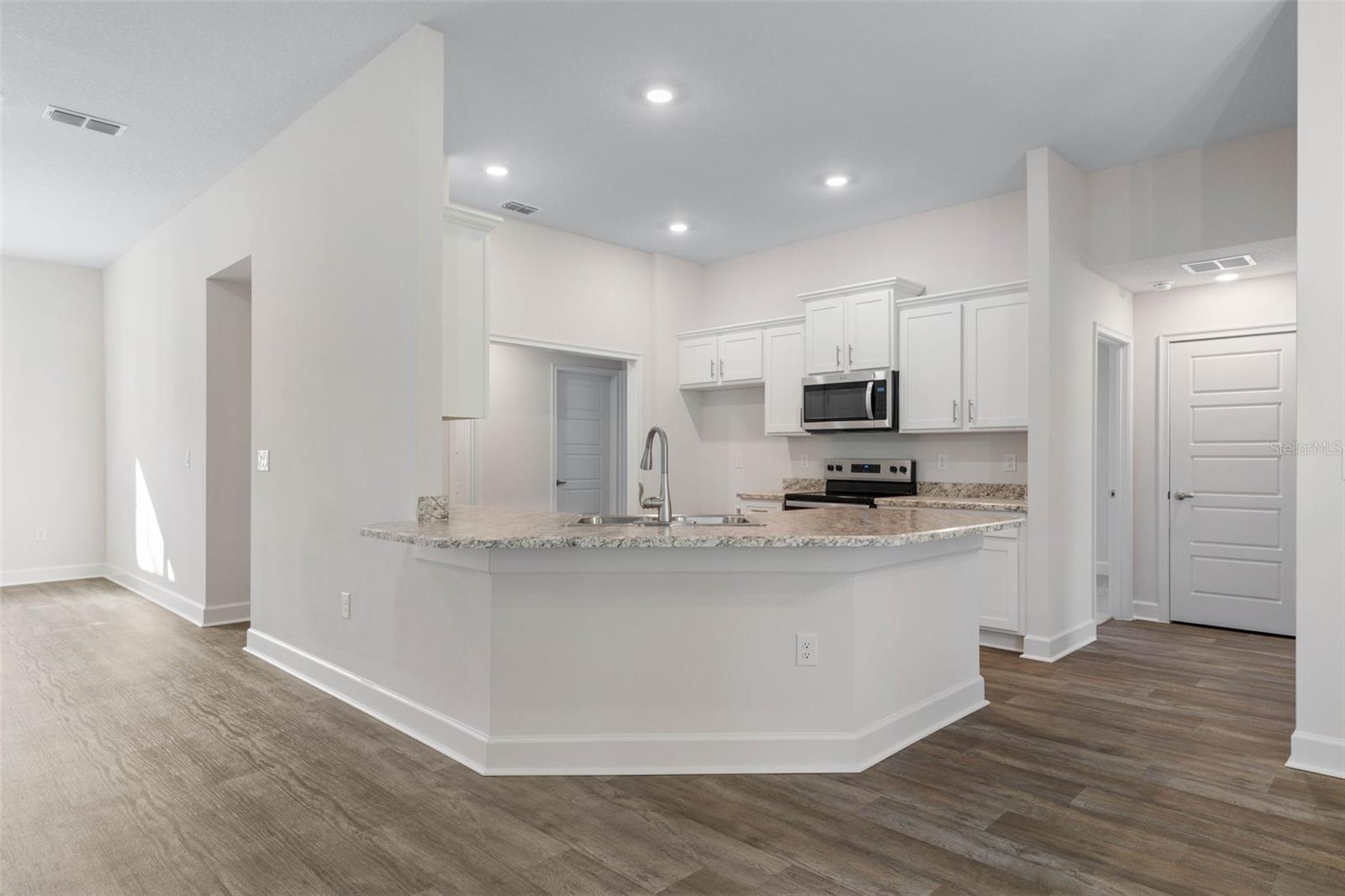 Image 7 of 43 For 2 Zinzendorf Place