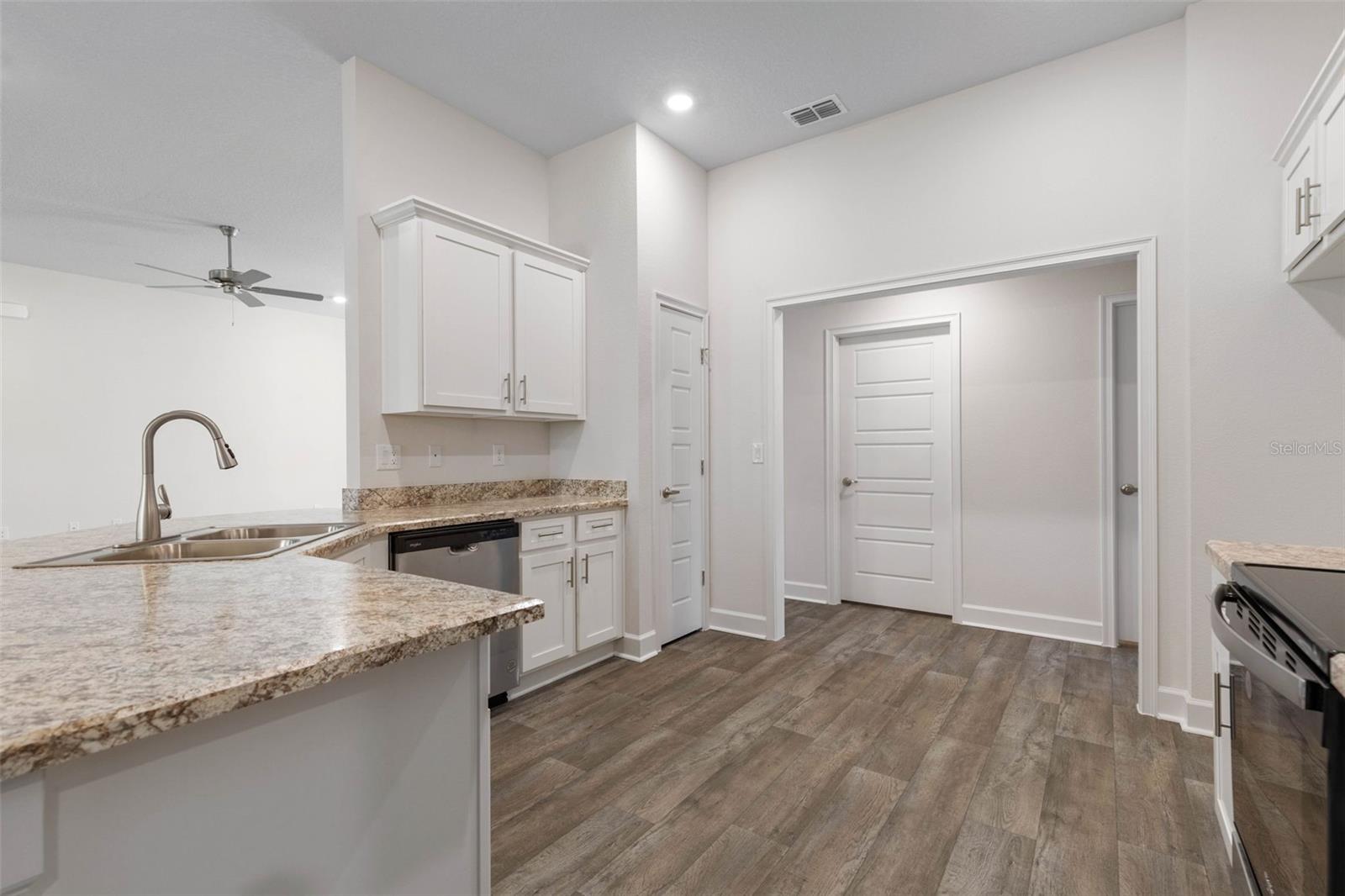 Image 9 of 43 For 2 Zinzendorf Place