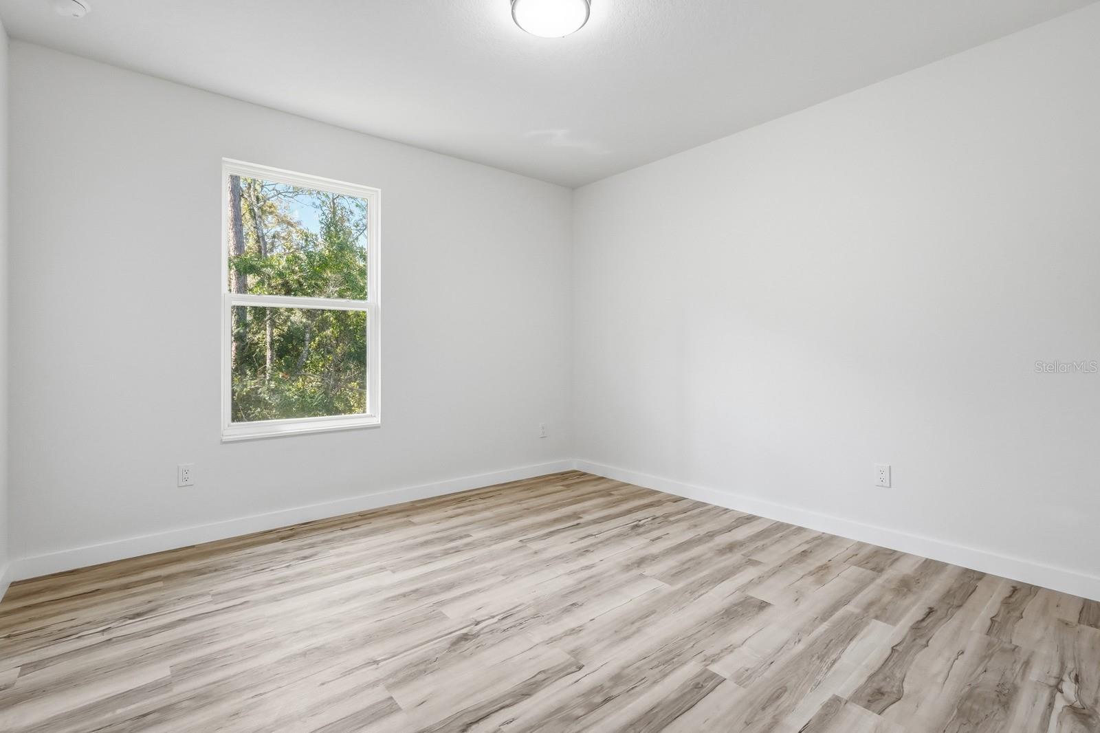 Image 33 of 50 For 1 Fanshawe Lane