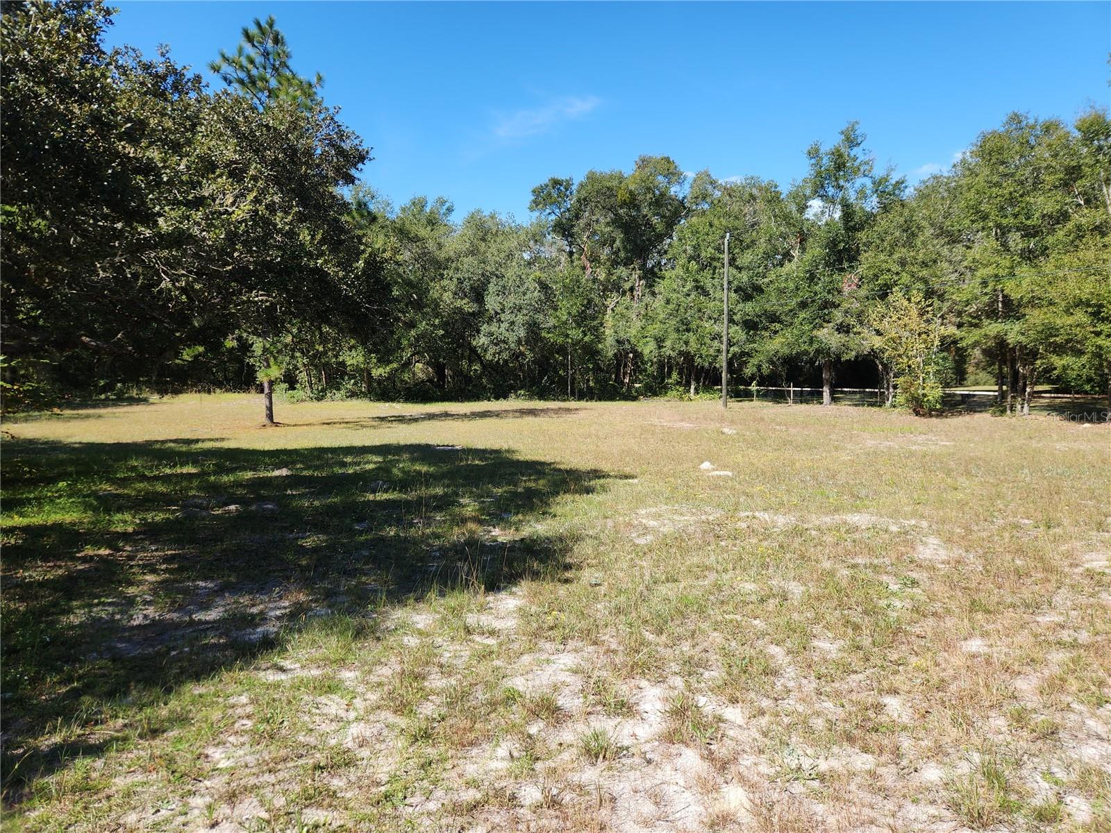 Image 18 of 19 For 0000 Roos Lane