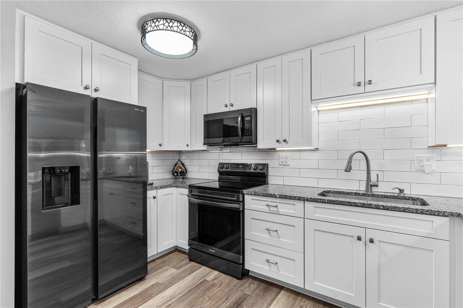 Image 14 of 41 For 1 Raymonde Circle