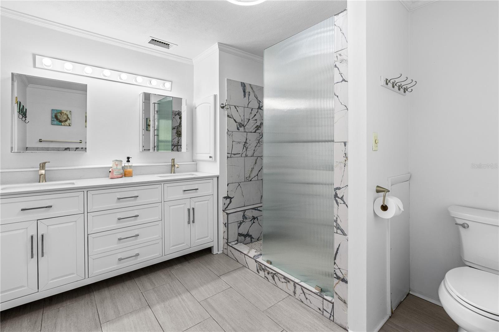 Image 27 of 41 For 1 Raymonde Circle