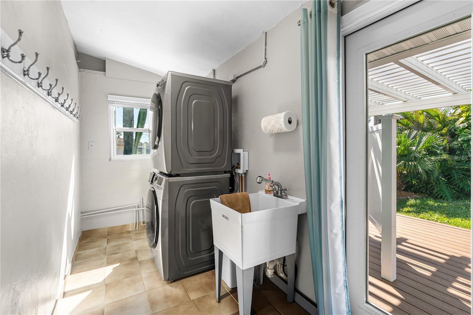 Image 33 of 41 For 1 Raymonde Circle