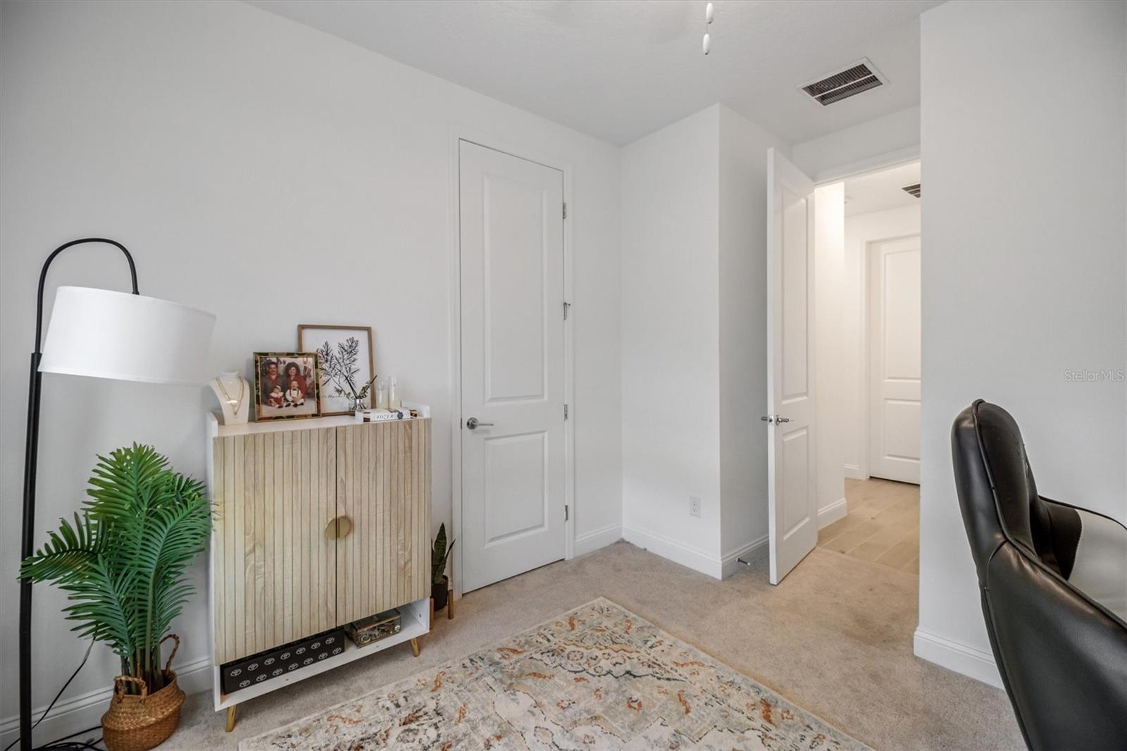 Image 19 of 25 For 2170 Raglan Circle