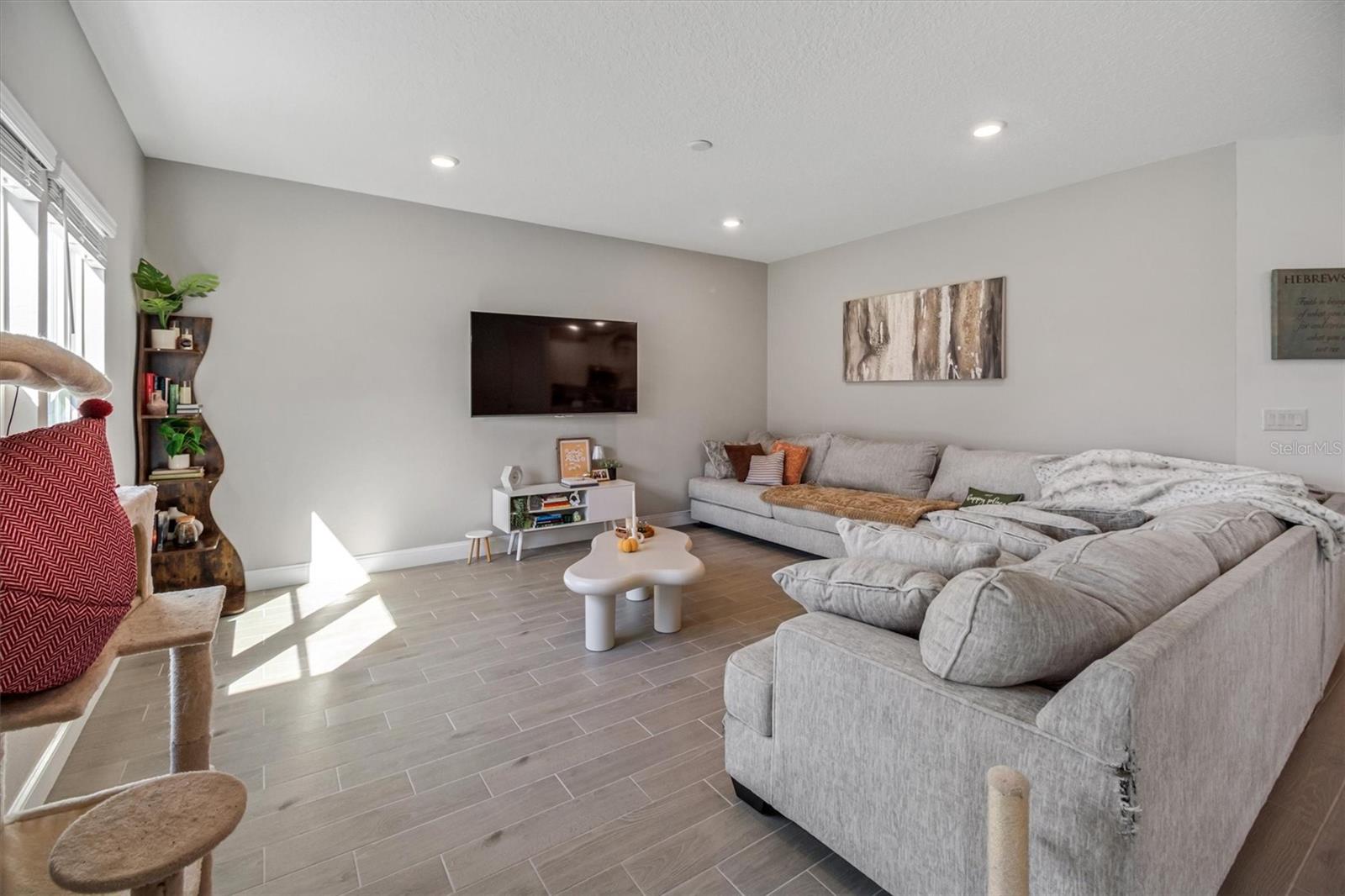 Image 21 of 25 For 2170 Raglan Circle