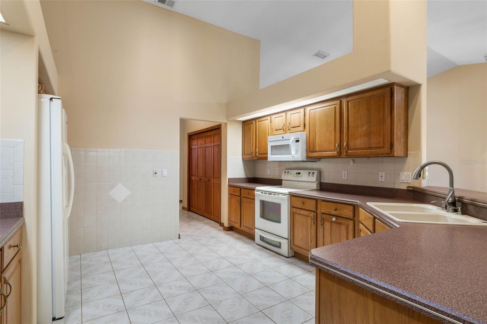 Image 16 of 77 For 54 Fairbank Lane