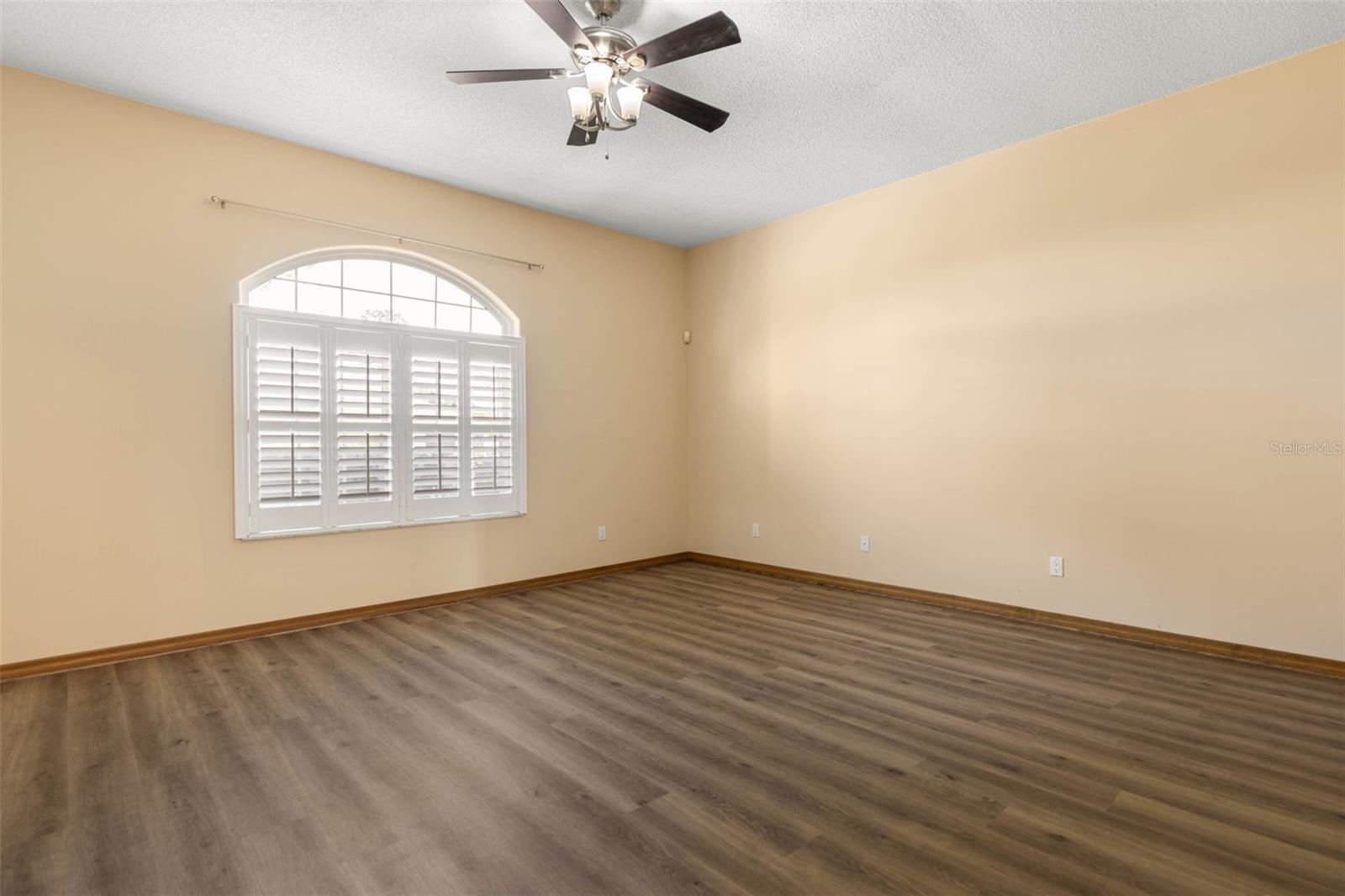 Image 34 of 77 For 54 Fairbank Lane