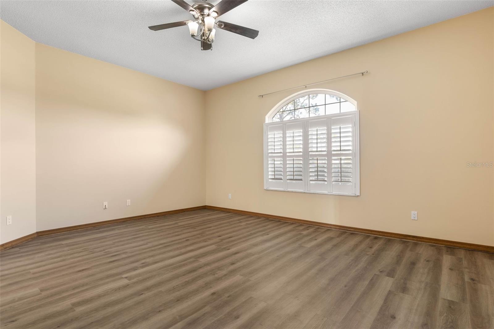 Image 35 of 77 For 54 Fairbank Lane