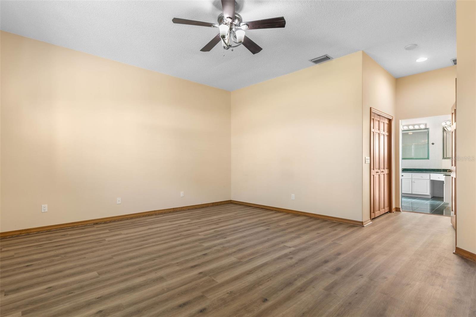 Image 36 of 77 For 54 Fairbank Lane