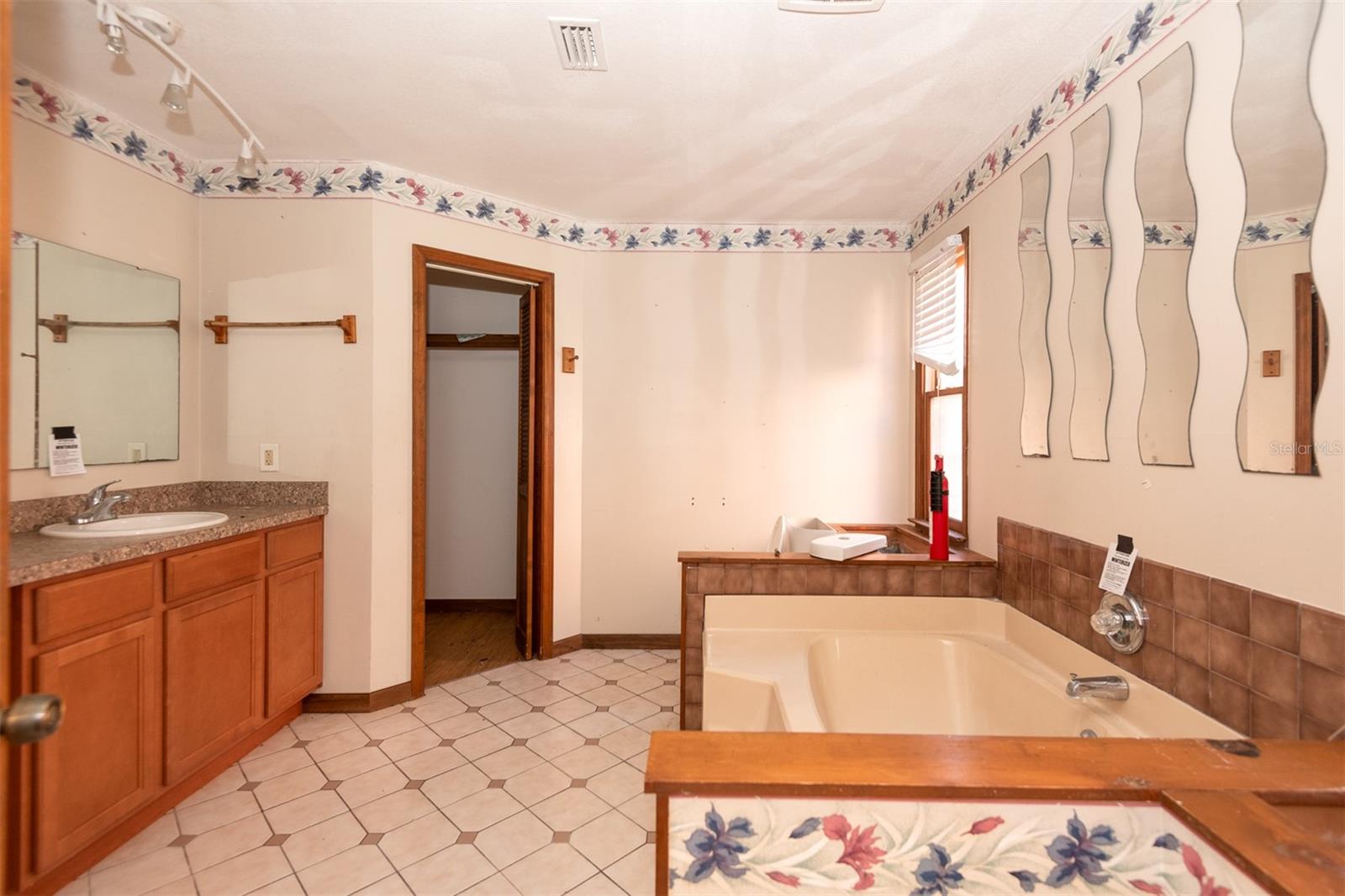 Image 16 of 40 For 202 Gerona Road