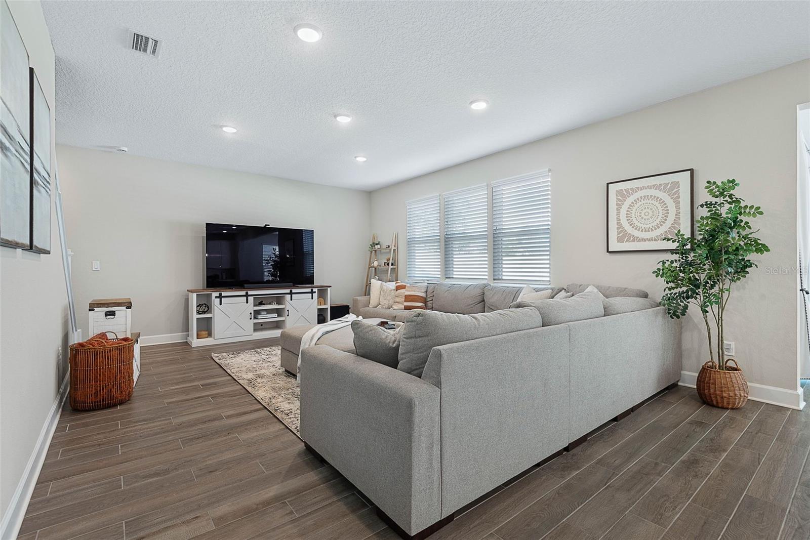 Image 10 of 63 For 42 Moana Court S