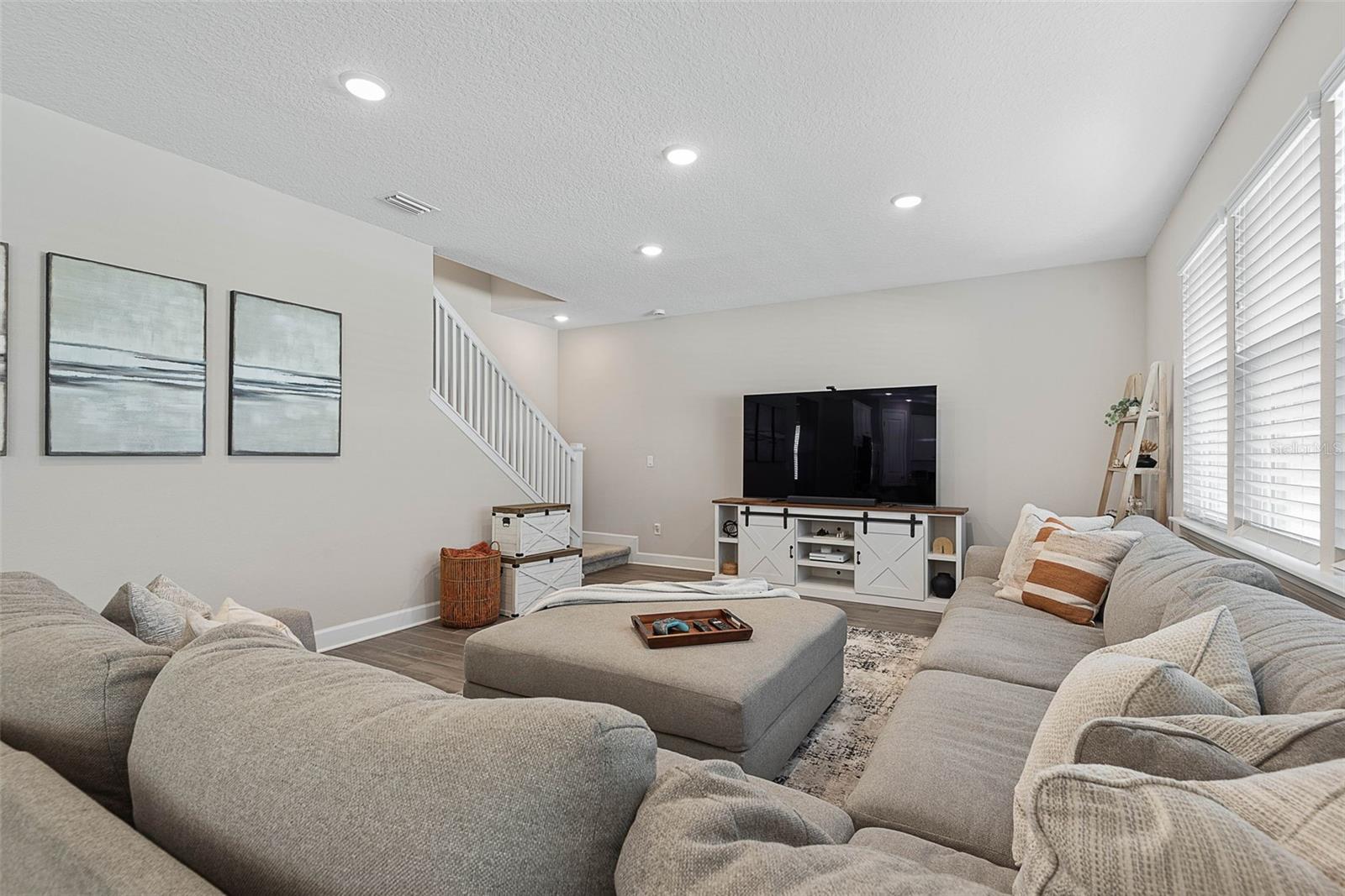 Image 11 of 63 For 42 Moana Court S