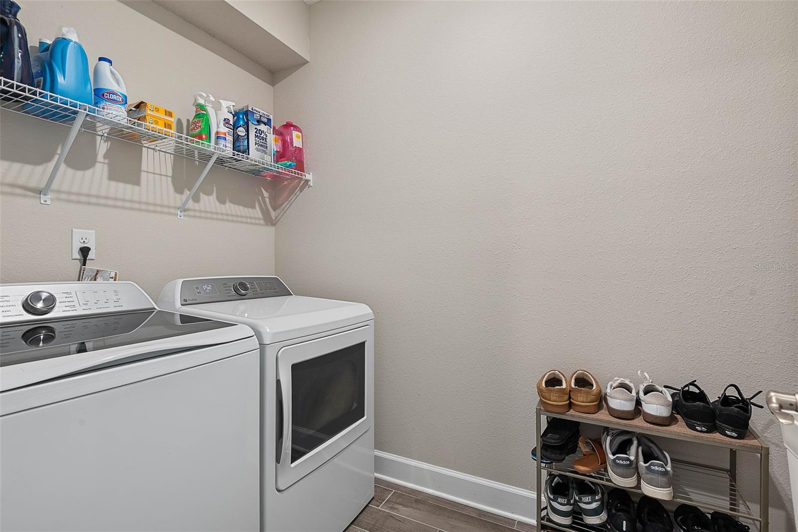 Image 37 of 63 For 42 Moana Court S