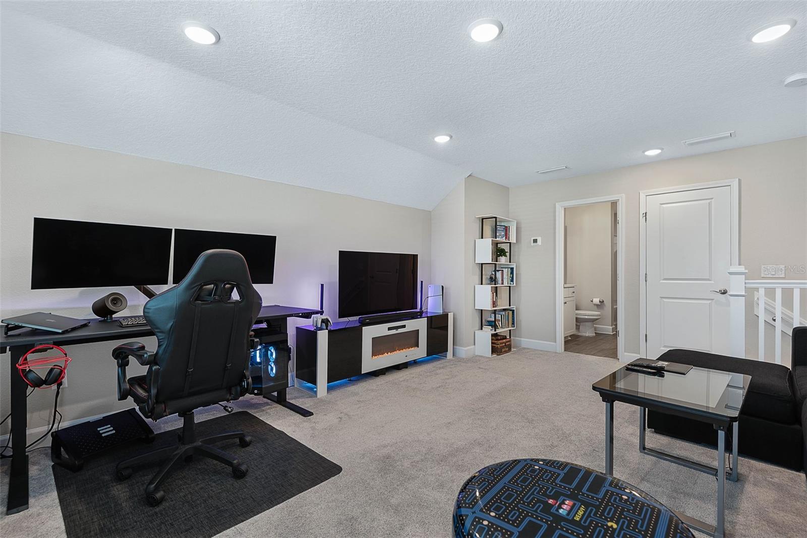 Image 40 of 63 For 42 Moana Court S