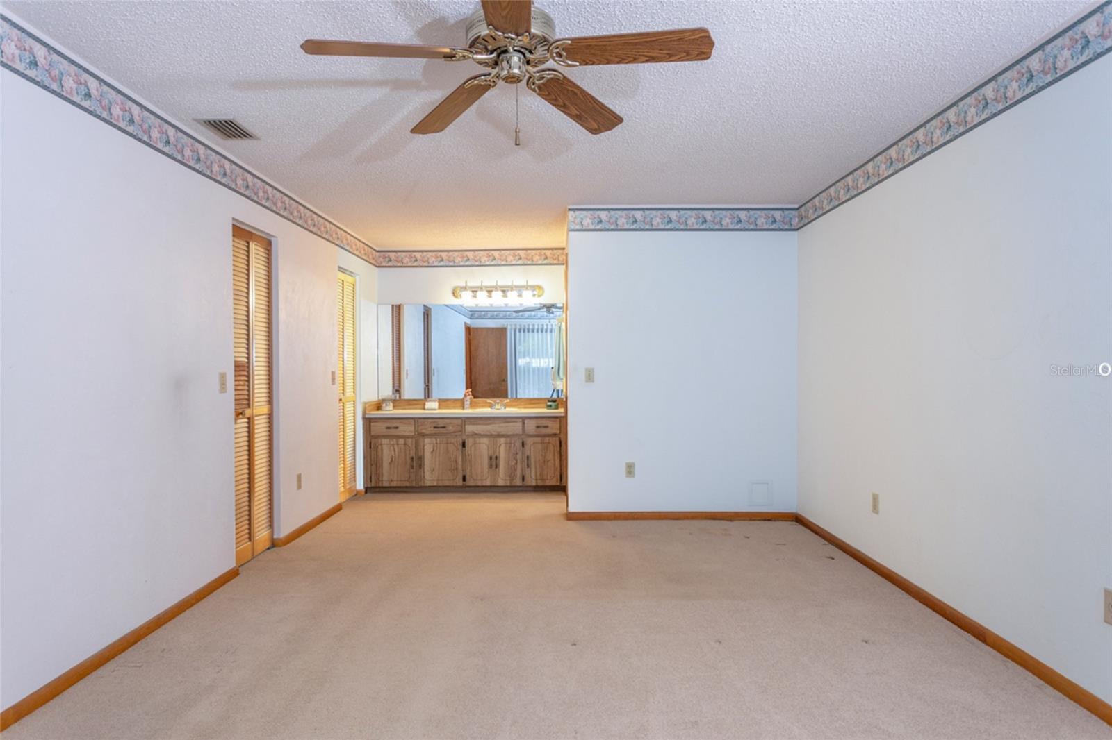 Image 23 of 41 For 17 Patchogue Lane