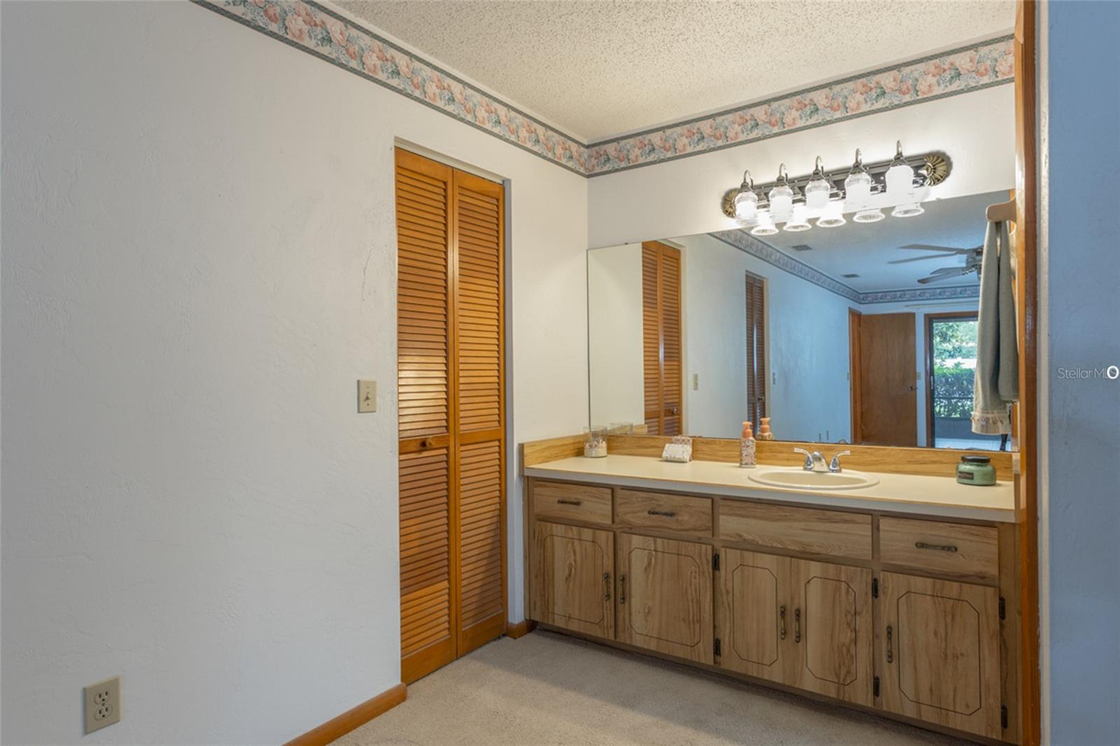 Image 26 of 41 For 17 Patchogue Lane