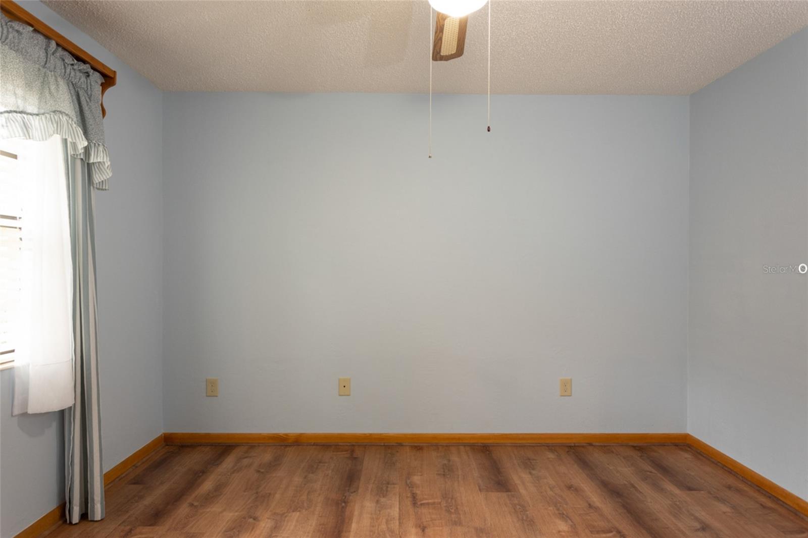 Image 33 of 41 For 17 Patchogue Lane