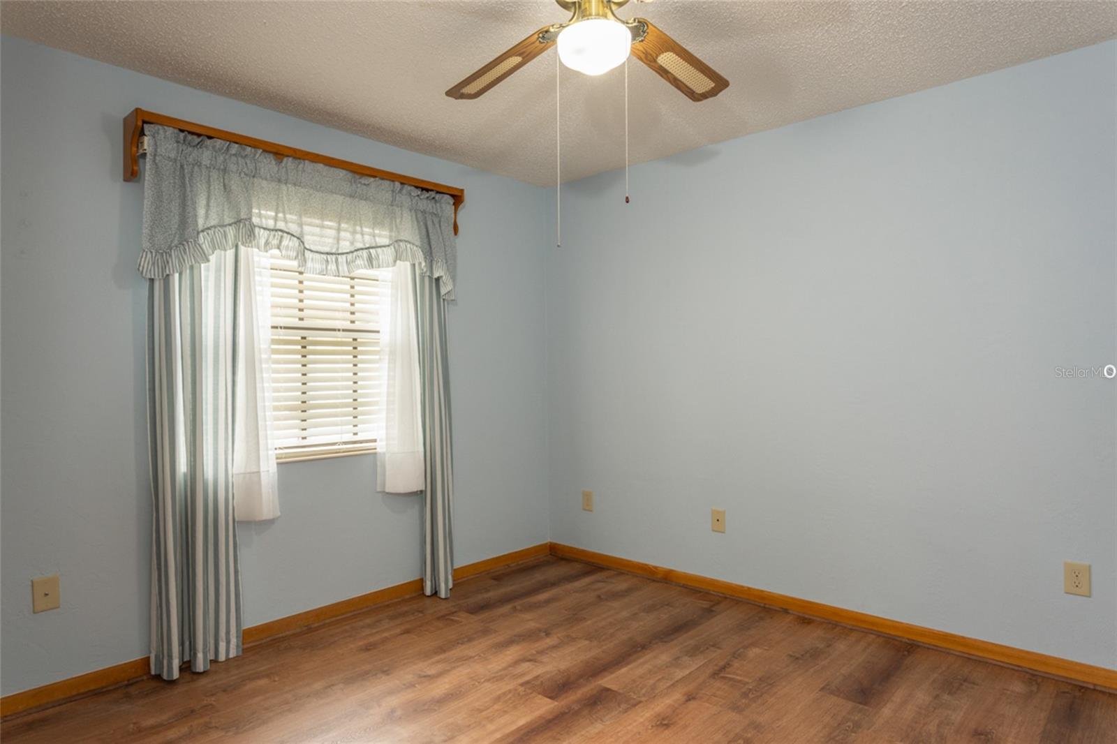 Image 34 of 41 For 17 Patchogue Lane