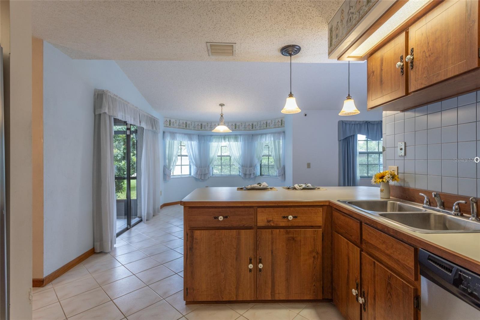 Image 8 of 41 For 17 Patchogue Lane