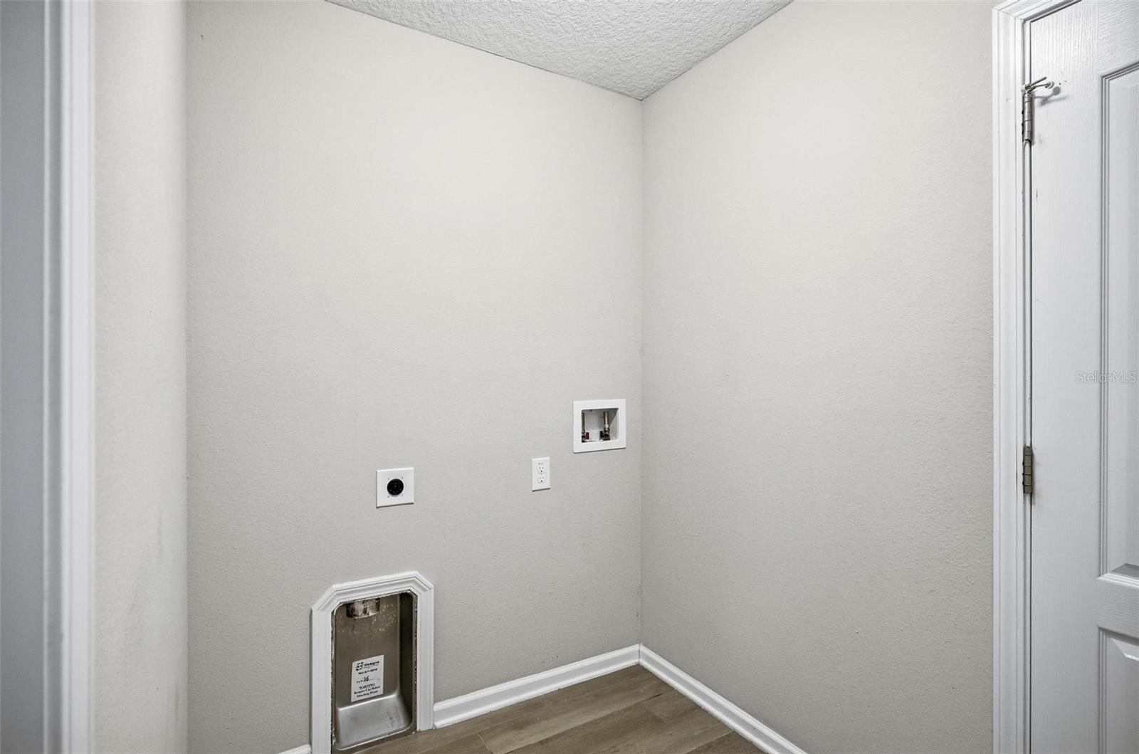 Image 31 of 70 For 83 Hummingbird Court