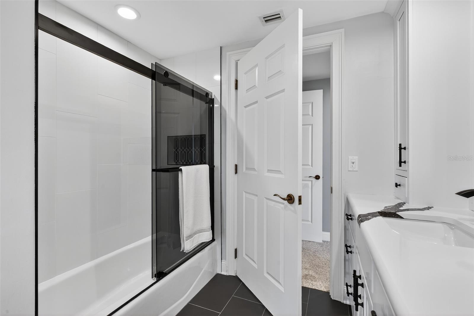 Image 40 of 72 For 7 Avenue De La Mer  201