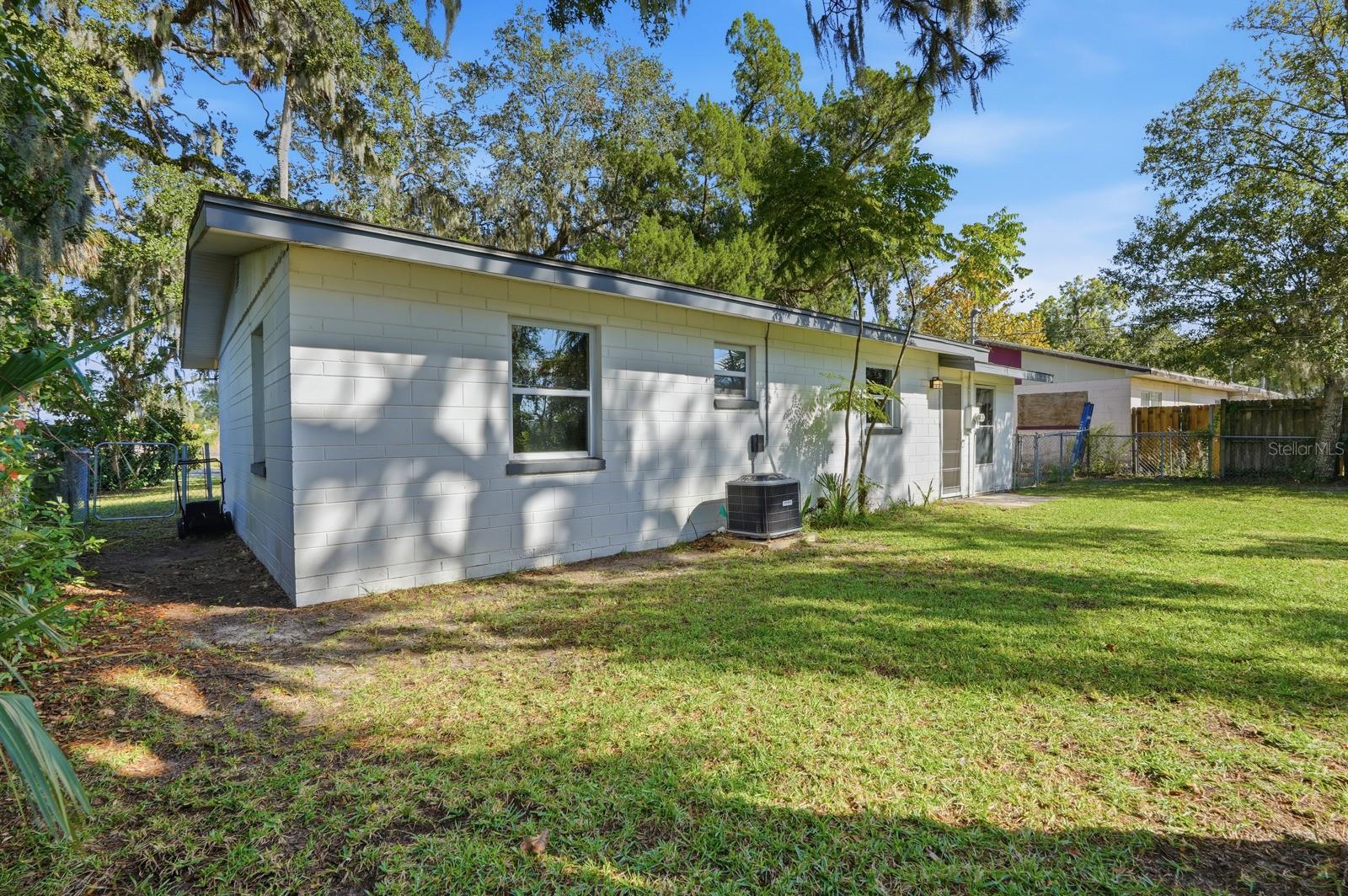 Image 23 of 34 For 464 Palmetto Street