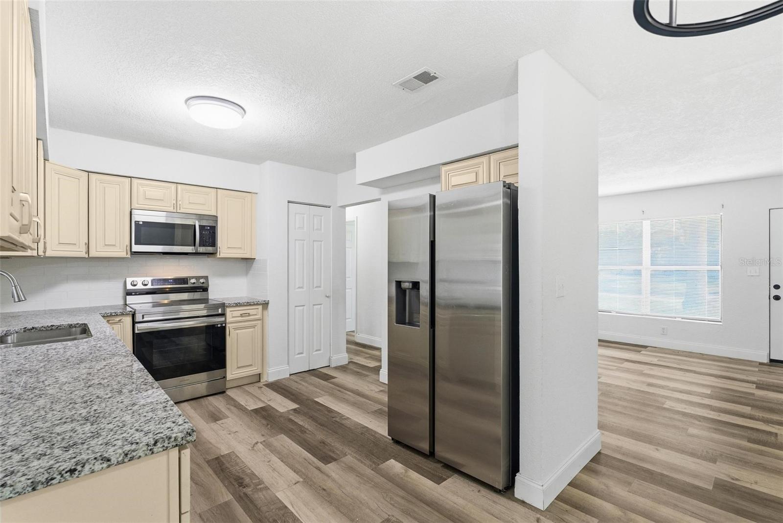 Image 10 of 53 For 1598 3rd Street