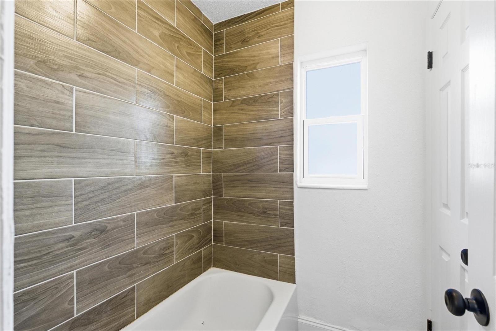 Image 24 of 53 For 1598 3rd Street