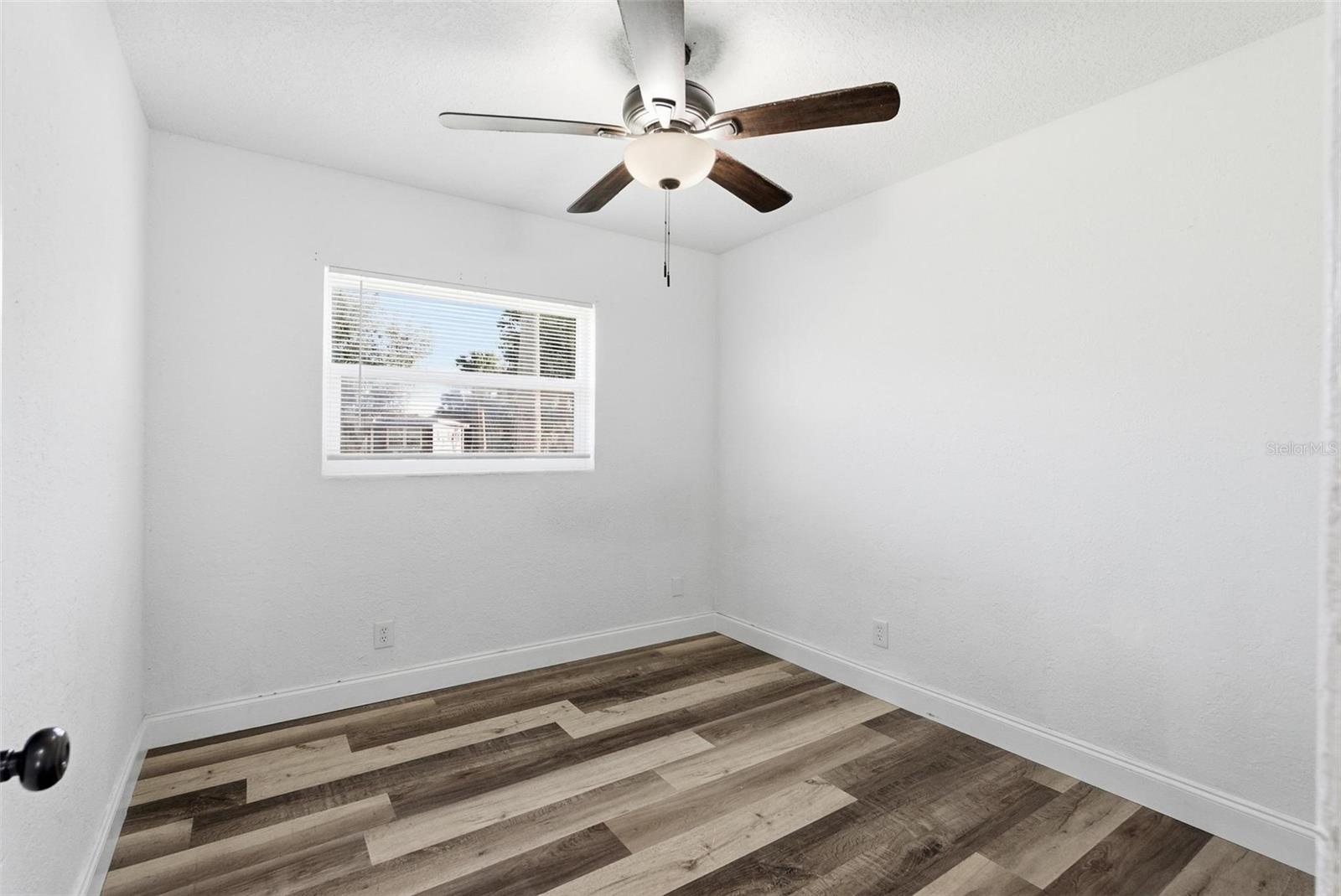 Image 27 of 53 For 1598 3rd Street