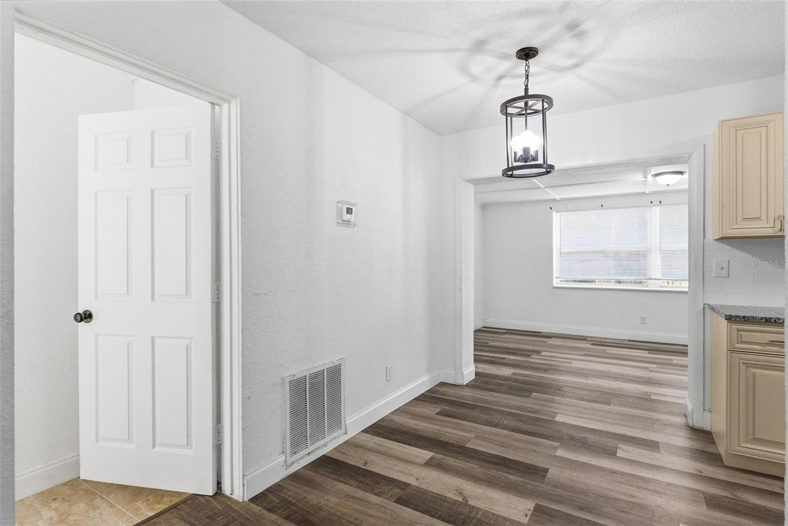 Image 32 of 53 For 1598 3rd Street