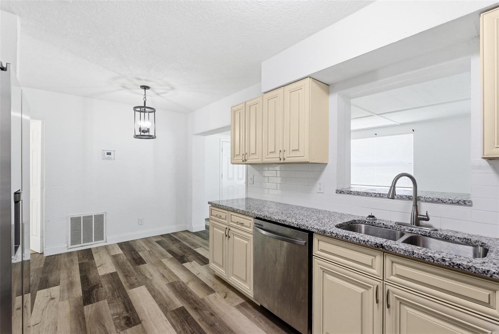 Image 5 of 53 For 1598 3rd Street