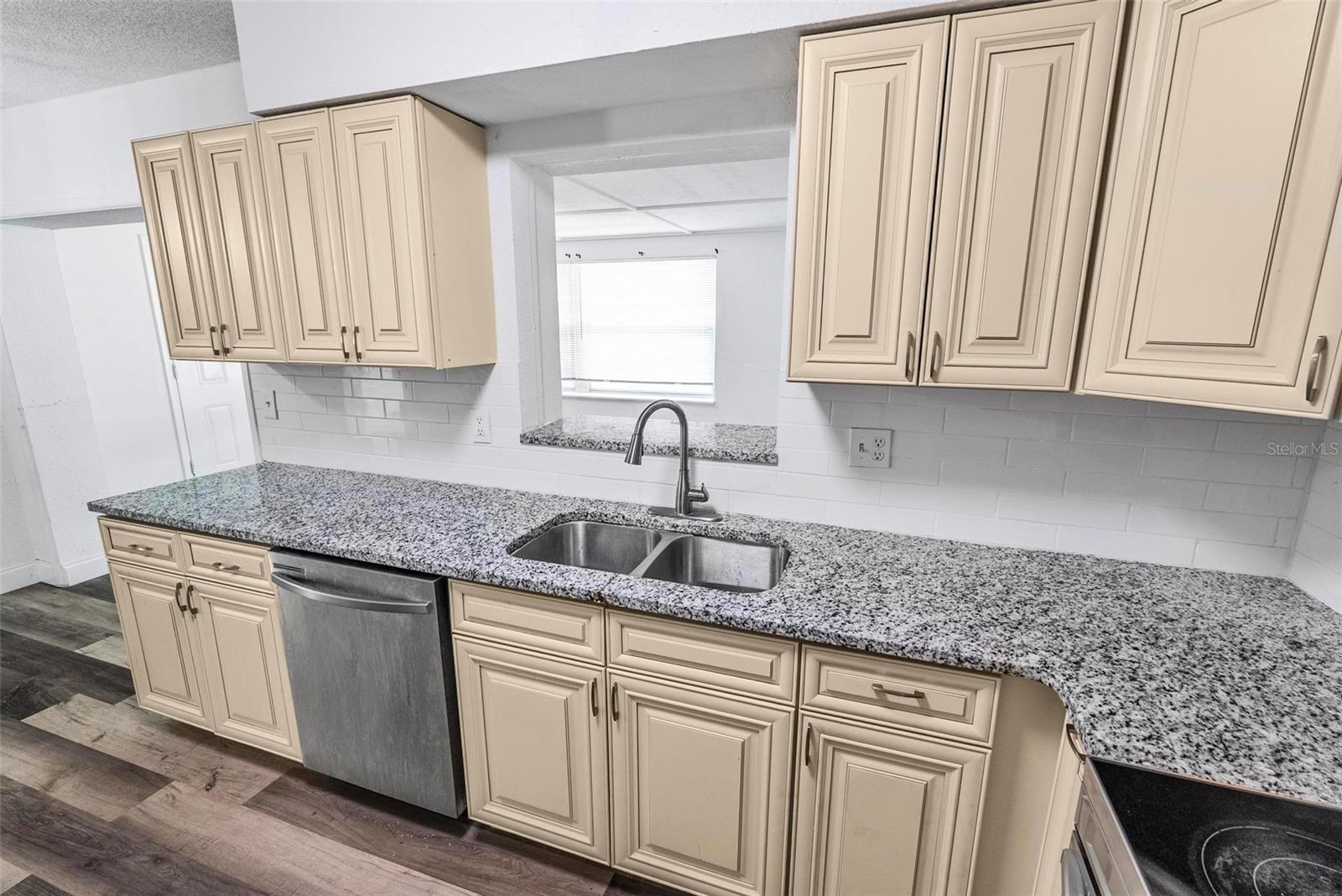 Image 6 of 53 For 1598 3rd Street