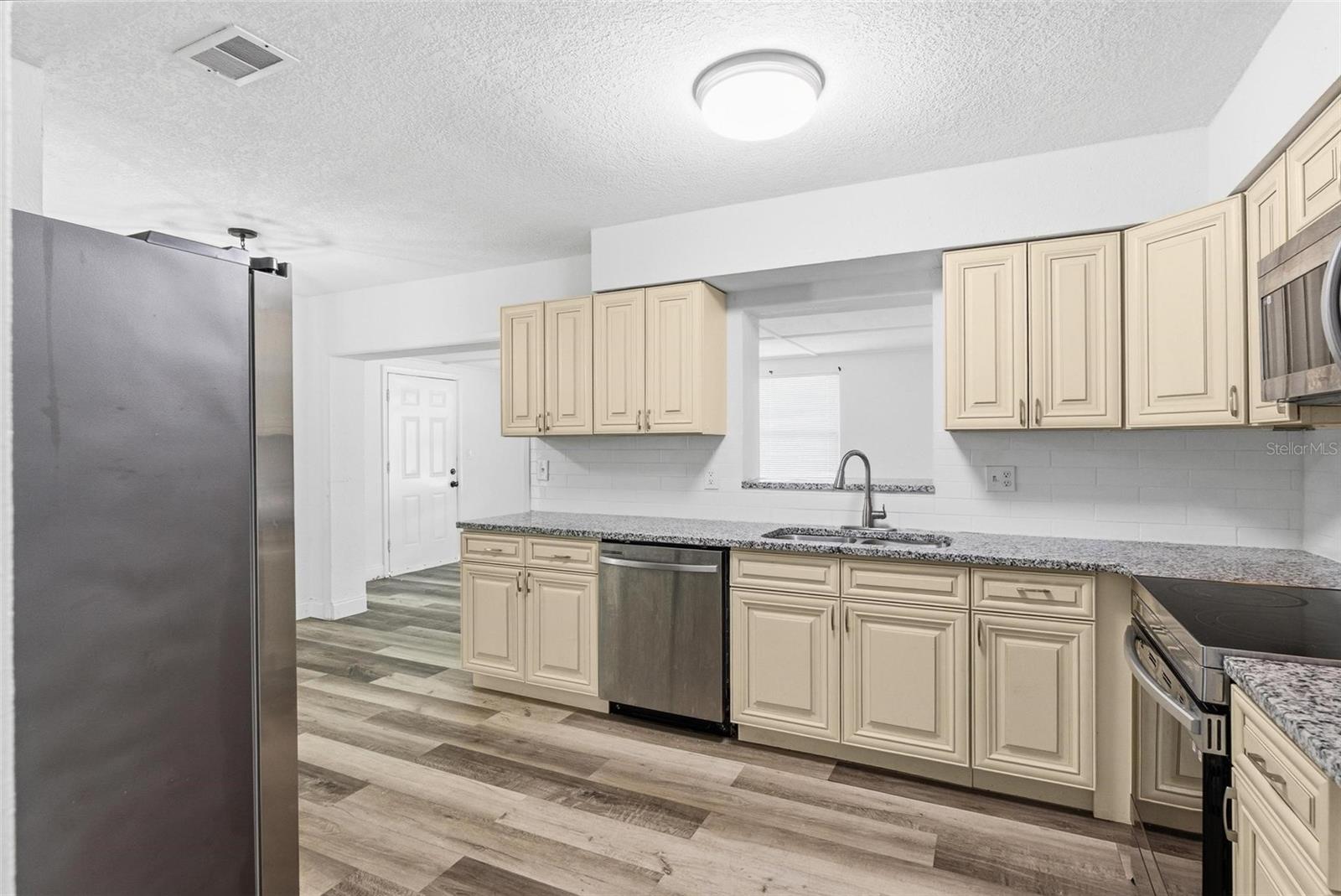 Image 7 of 53 For 1598 3rd Street