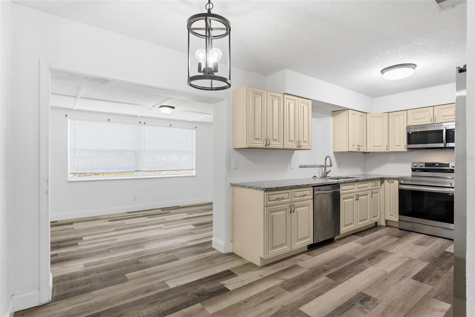 Image 8 of 53 For 1598 3rd Street