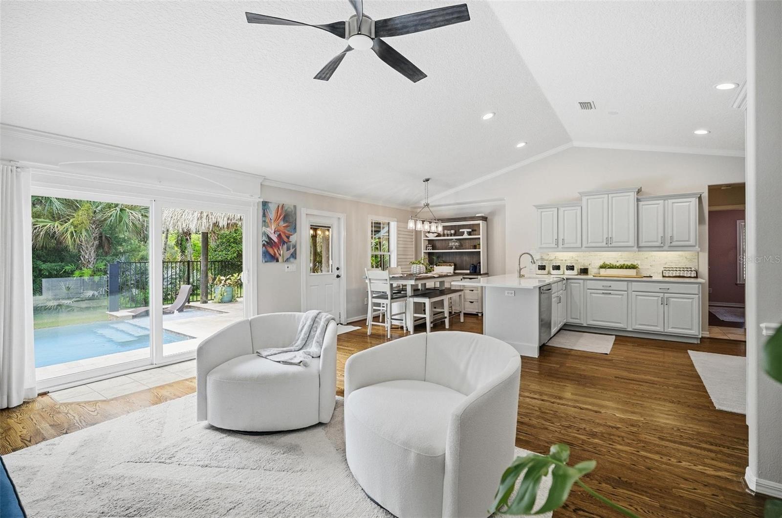 Image 32 of 100 For 10 Pamela Parkway