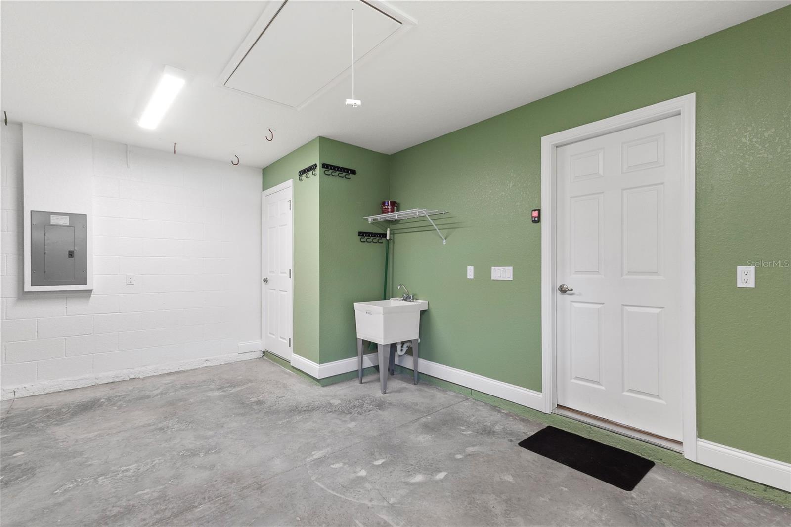 Image 31 of 35 For 12 Seminole Avenue