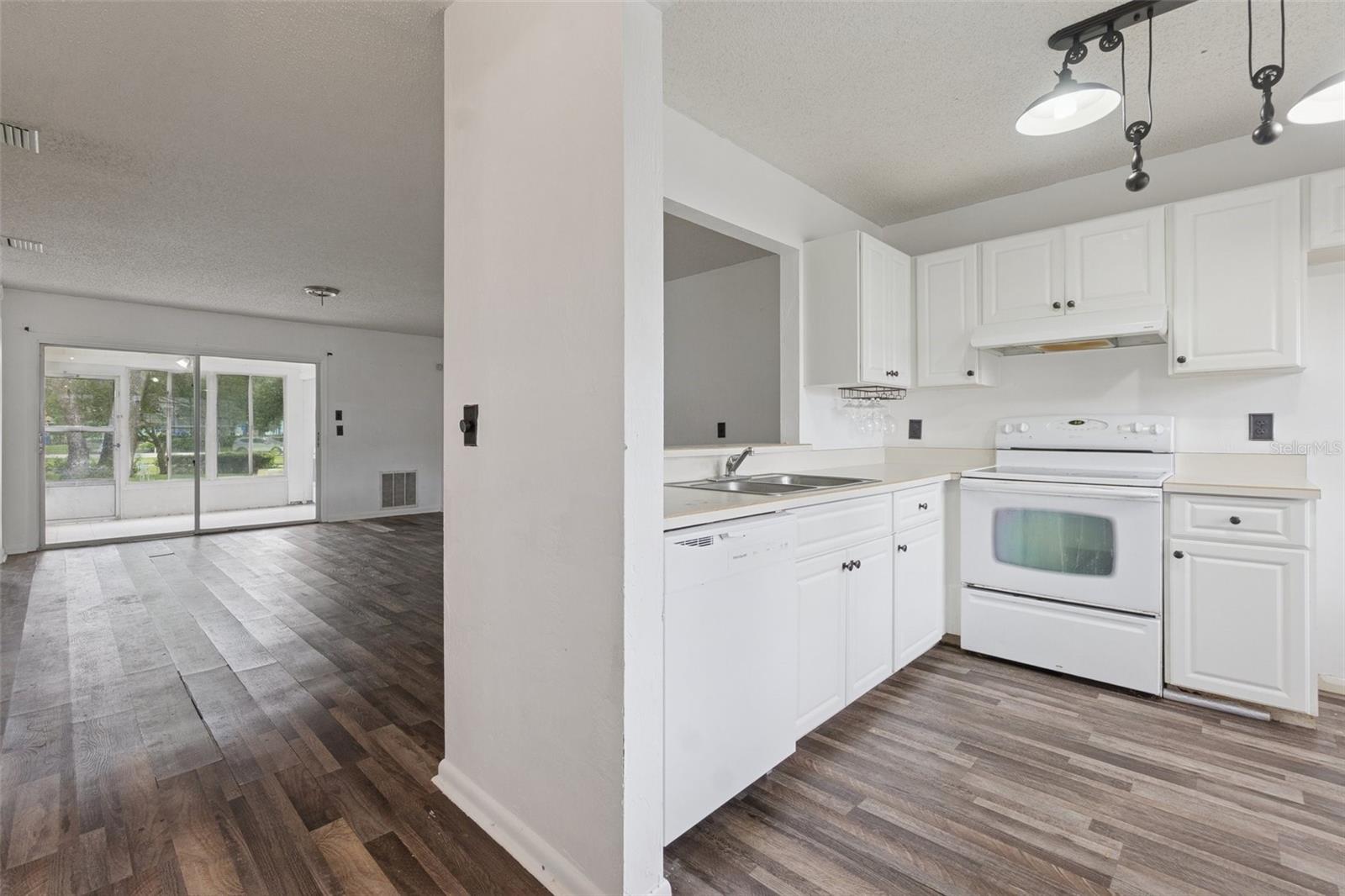 Image 4 of 10 For 71 Kings Colony Court S