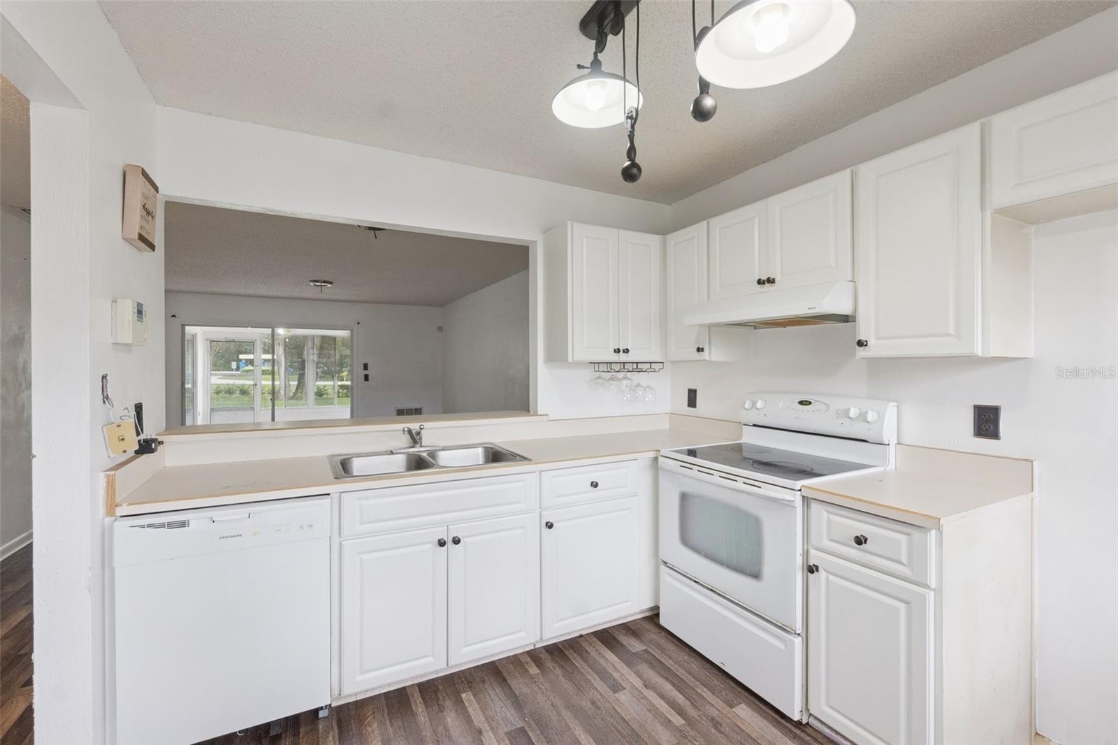 Image 5 of 10 For 71 Kings Colony Court S