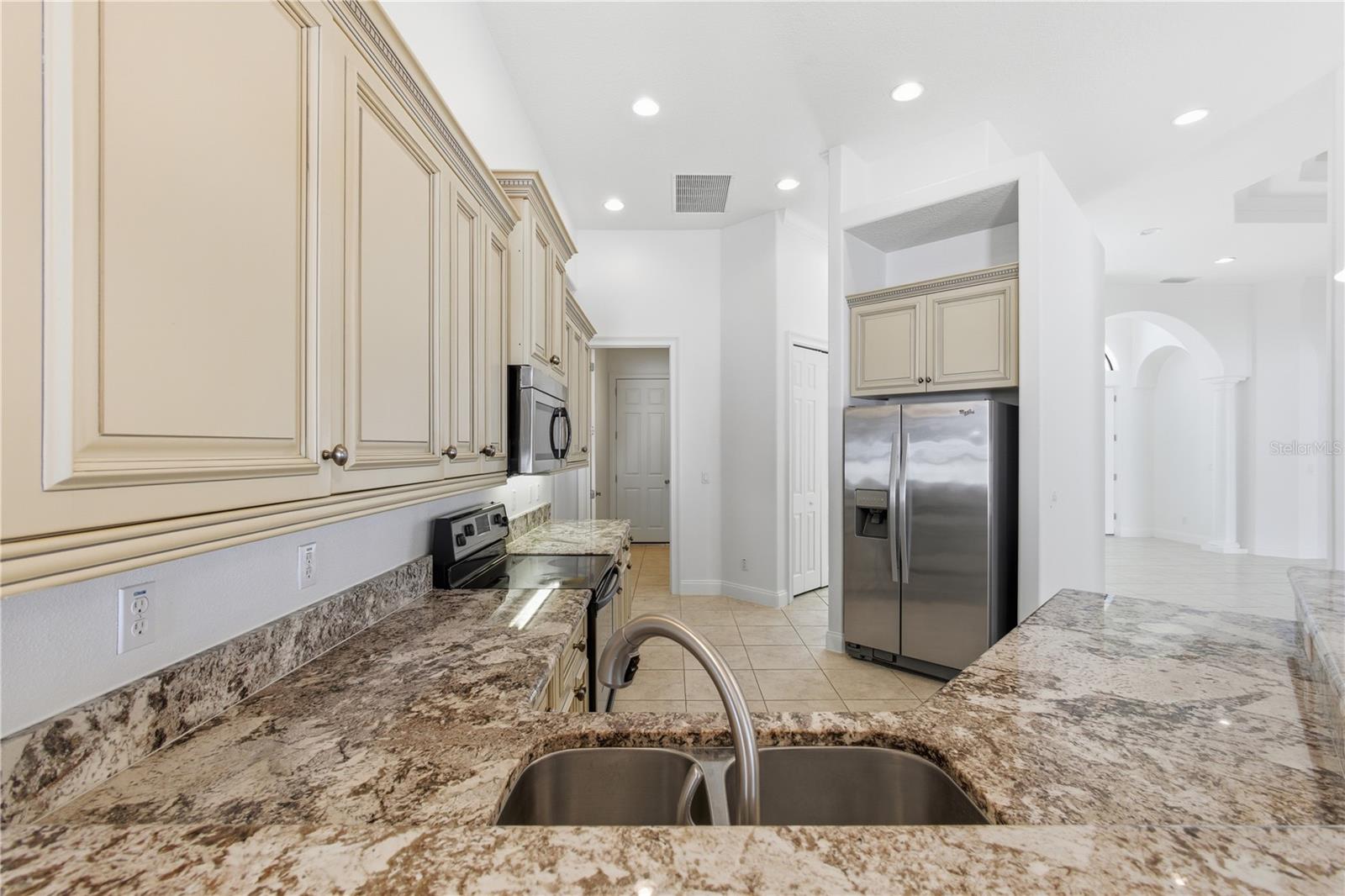 Image 11 of 49 For 11 Wood Clift Lane