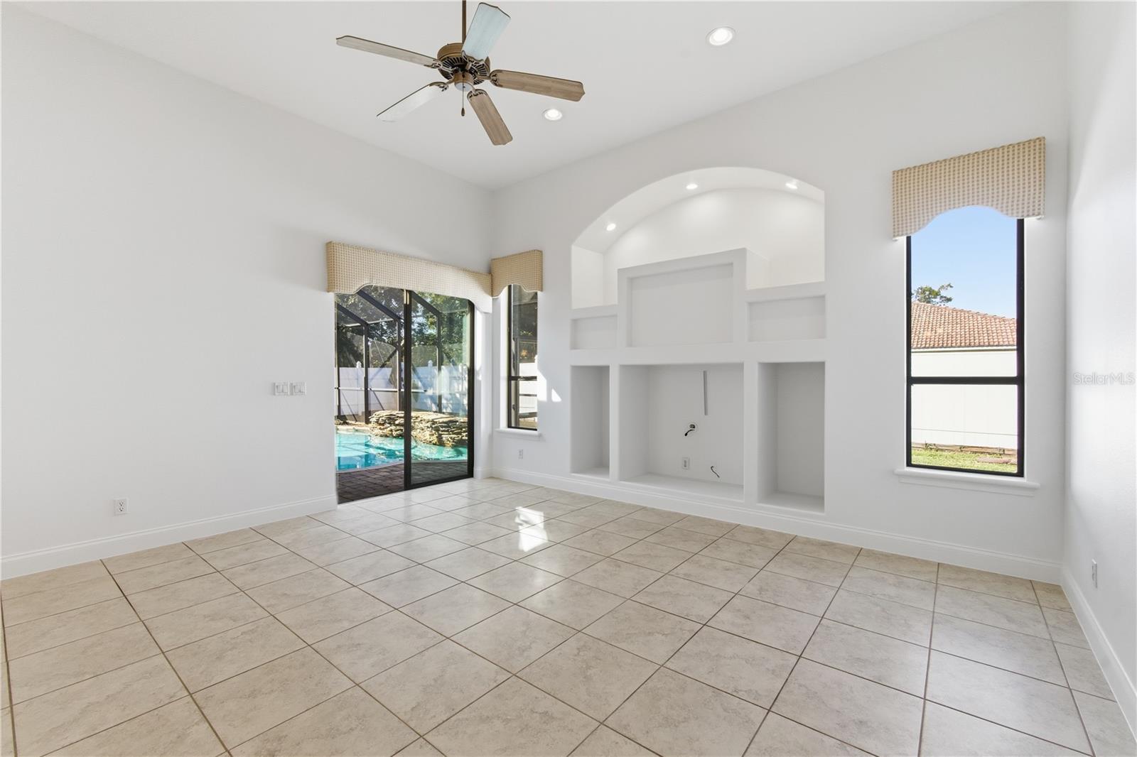 Image 17 of 49 For 11 Wood Clift Lane